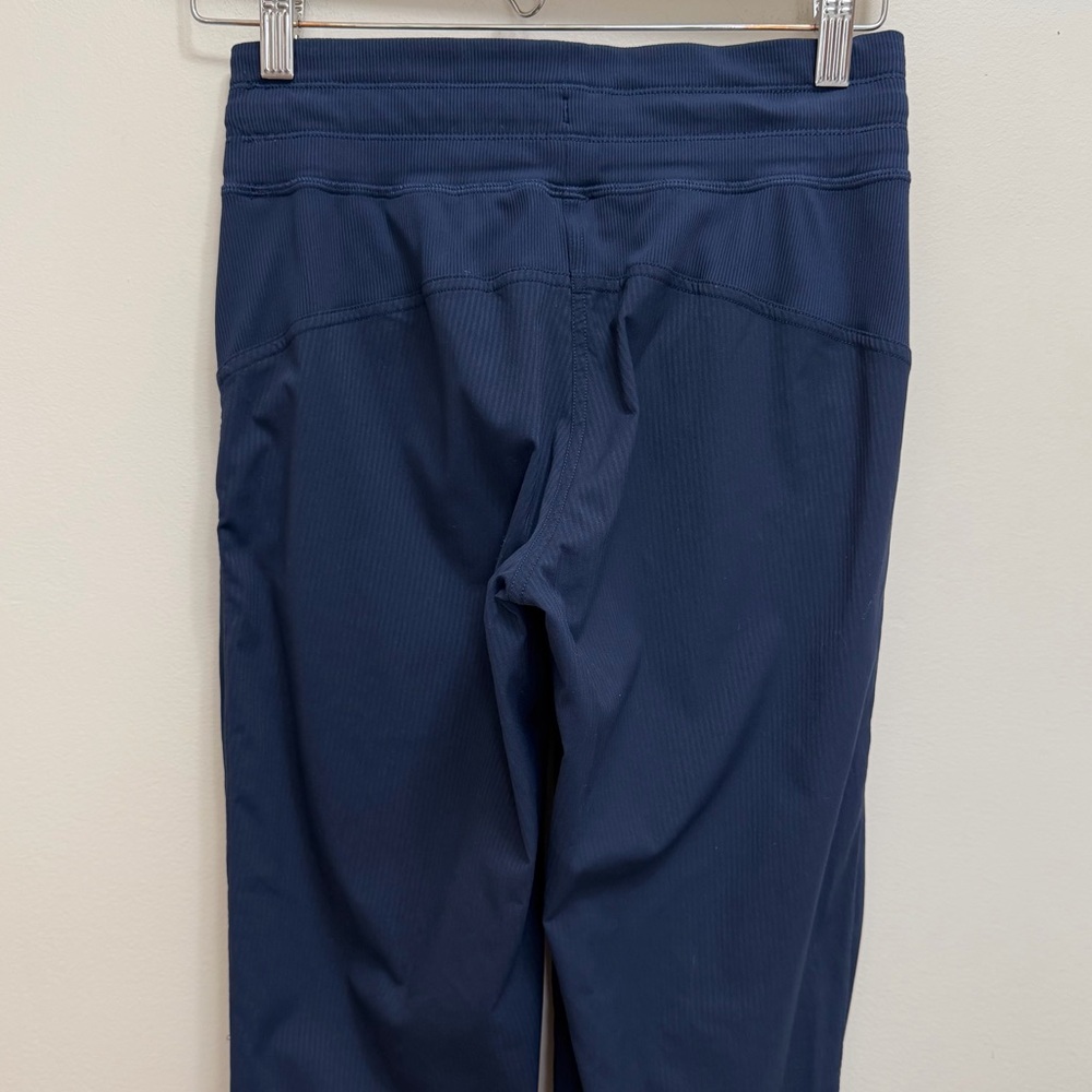 Lululemon Dance Studio Mid Rise Jogger Pant
True Navy Blue Size 4 - Picture 6 of 9